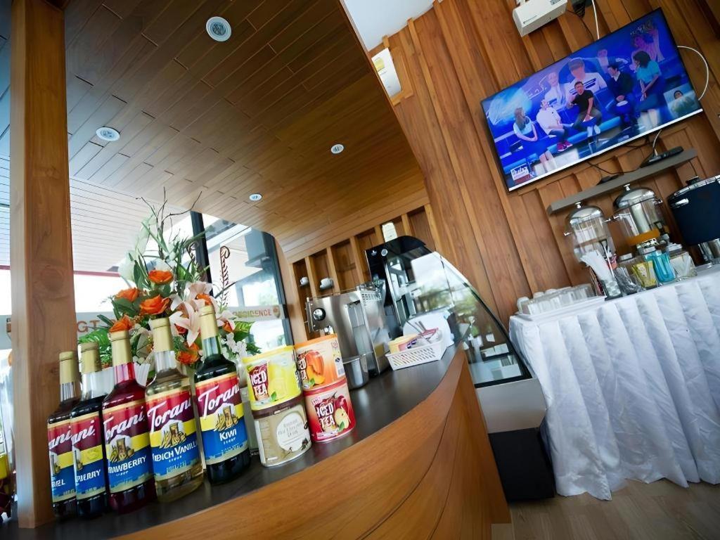 Gt Residence Hotel Buriram Esterno foto