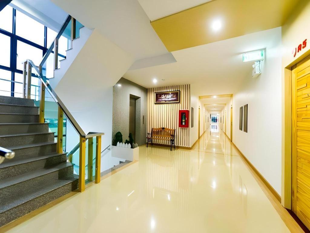 Gt Residence Hotel Buriram Esterno foto
