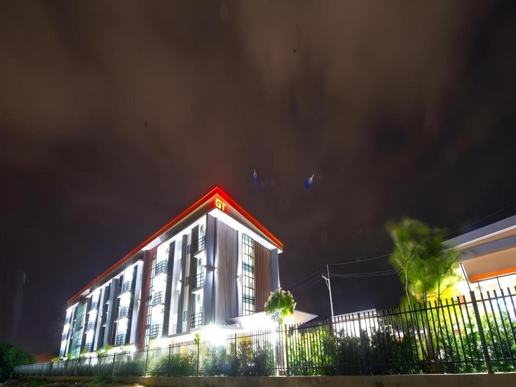Gt Residence Hotel Buriram Esterno foto
