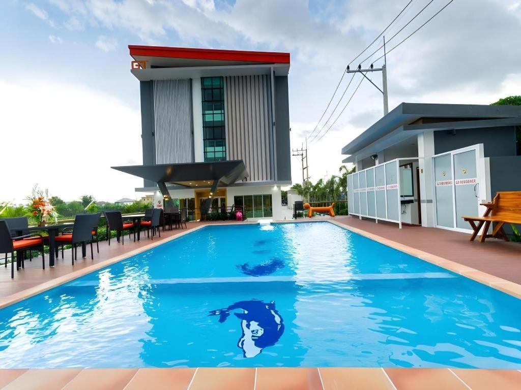Gt Residence Hotel Buriram Esterno foto
