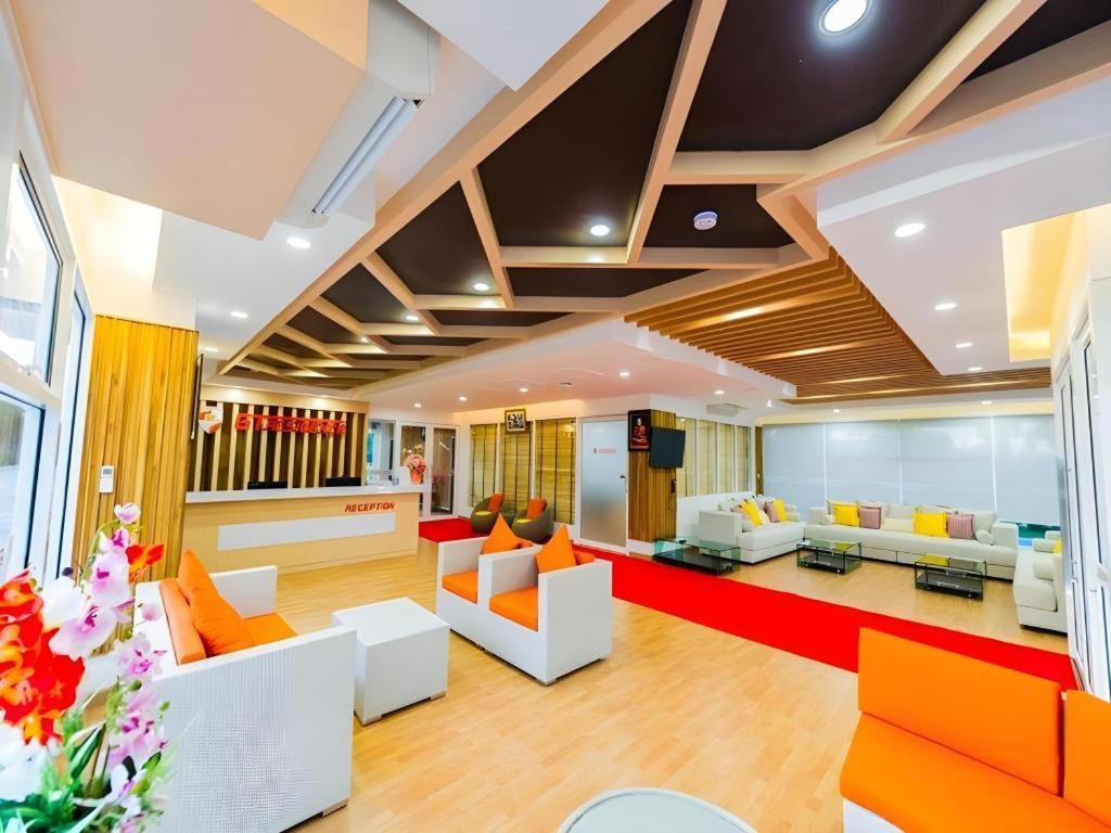 Gt Residence Hotel Buriram Esterno foto