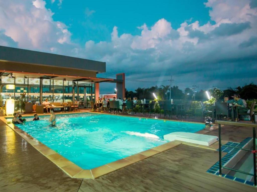 Gt Residence Hotel Buriram Esterno foto