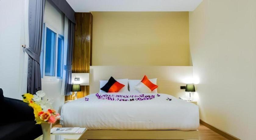 Gt Residence Hotel Buriram Esterno foto