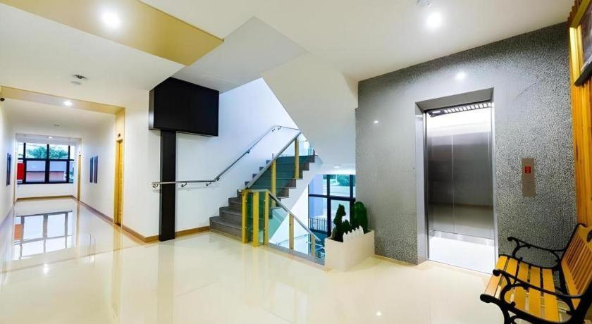 Gt Residence Hotel Buriram Esterno foto
