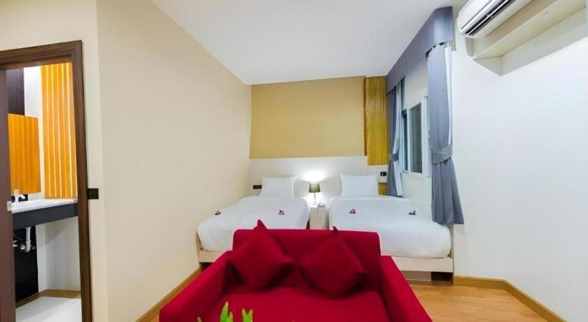 Gt Residence Hotel Buriram Esterno foto