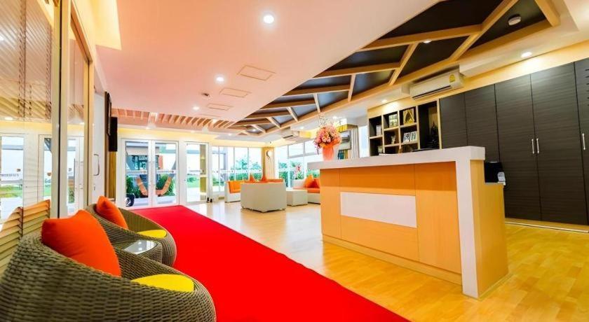 Gt Residence Hotel Buriram Esterno foto
