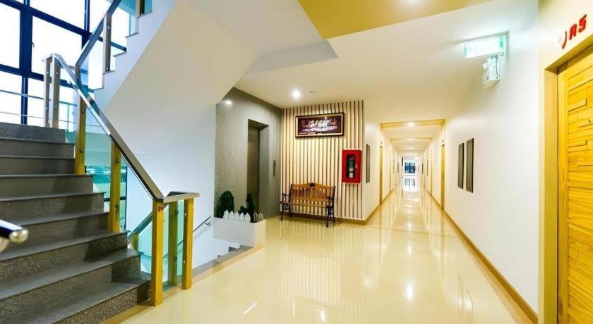 Gt Residence Hotel Buriram Esterno foto