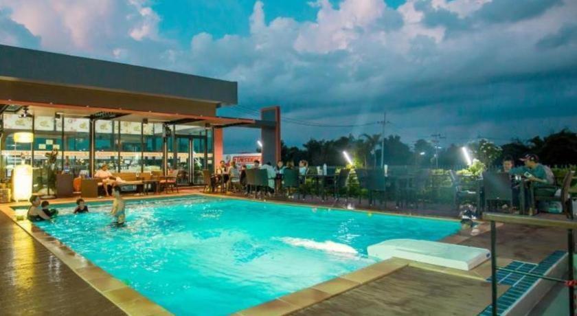 Gt Residence Hotel Buriram Esterno foto