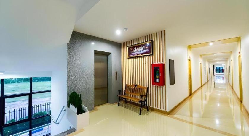 Gt Residence Hotel Buriram Esterno foto